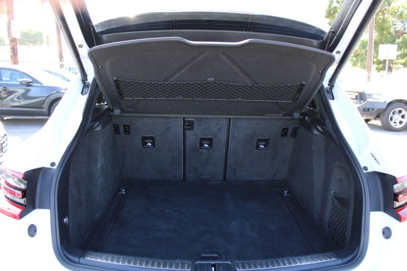 Used 2018 Porsche Macan image 8