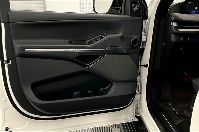 Used 2025 Lincoln Navigator Reserve w/ Jet Appearance Package image 22