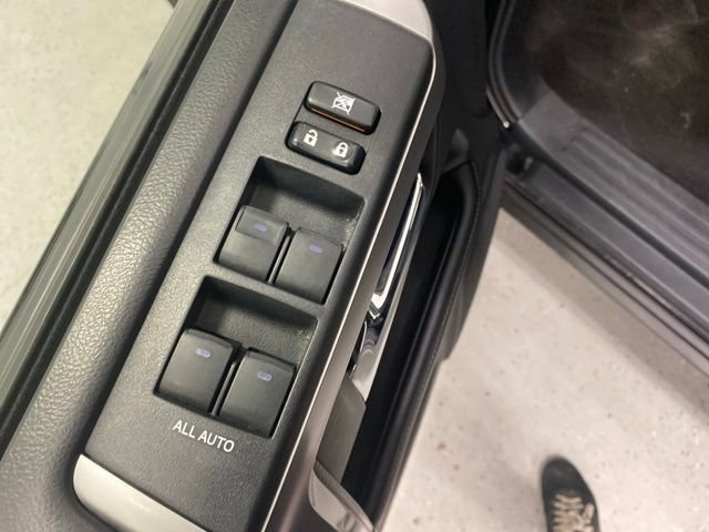 Used 2019 Toyota 4Runner SR5 AWD/4WD image 18