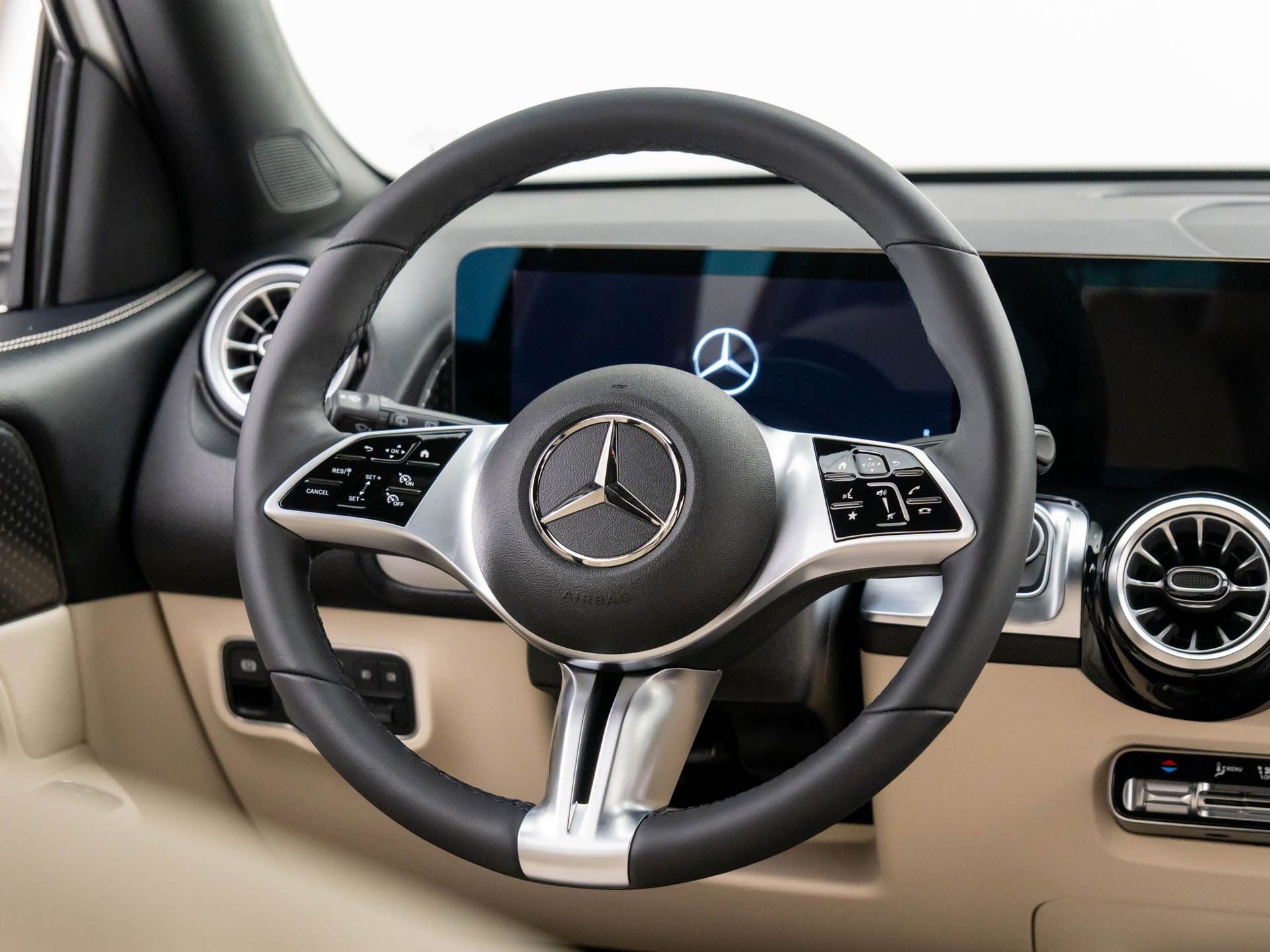 New 2025 Mercedes-Benz GLB 250 4MATIC image 10