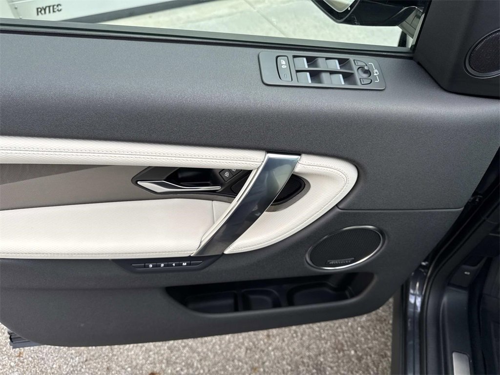 Certified 2025 Land Rover Discovery Sport Dynamic SE image 17