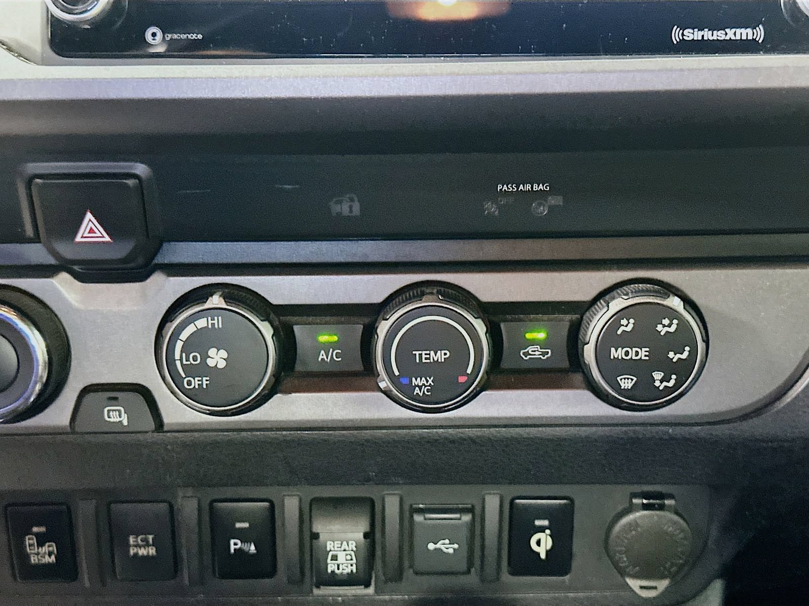 Used 2020 Toyota Tacoma TRD Sport w/ Technology Package AWD/4WD image 15