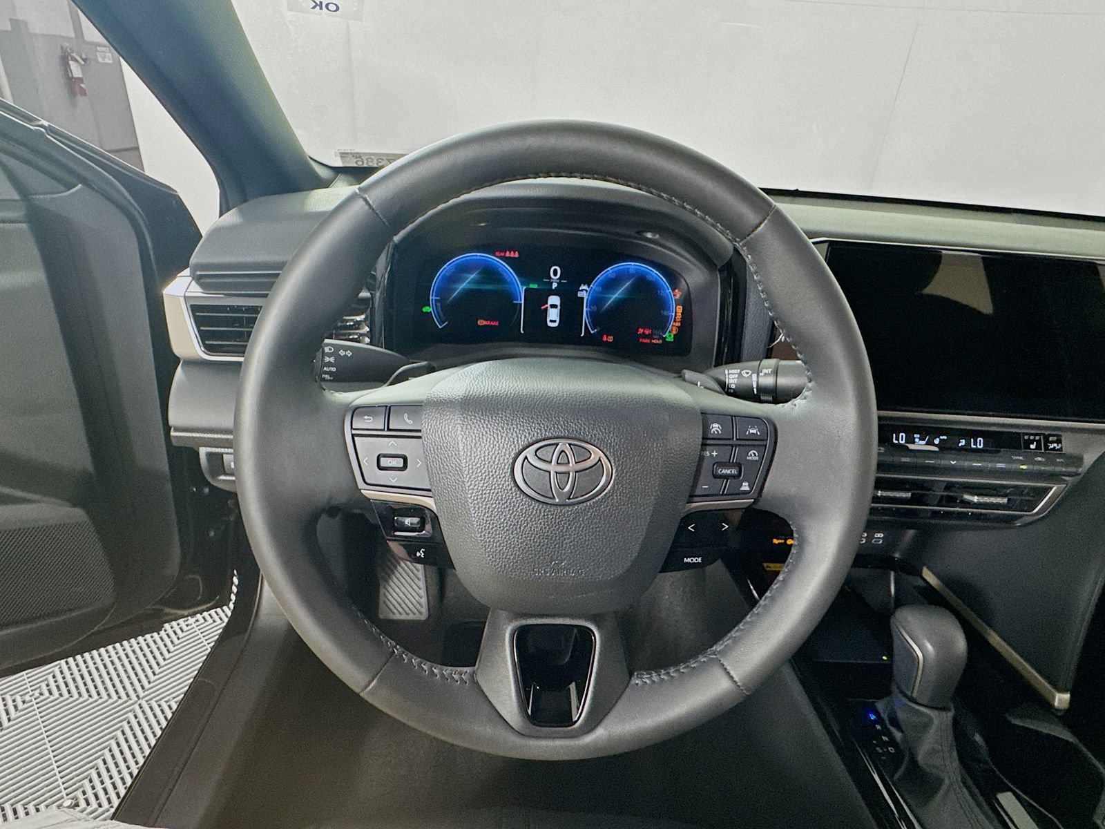 Used 2025 Toyota Camry XSE FWD image 13