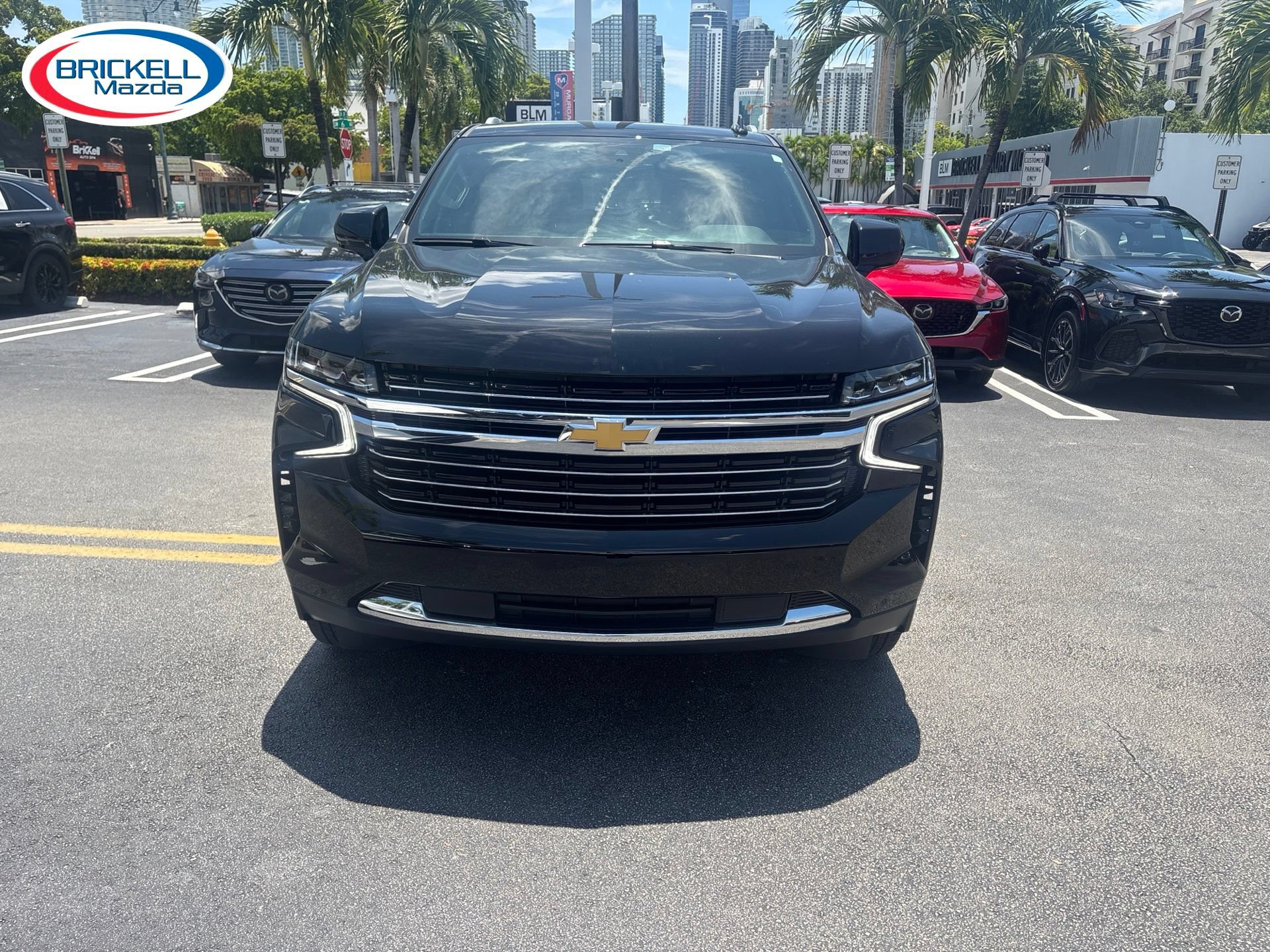 Used 2024 Chevrolet Suburban LT RWD image 2