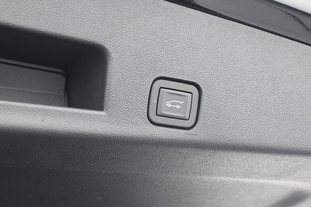 Used 2026 Chevrolet Traverse LT FWD image 36