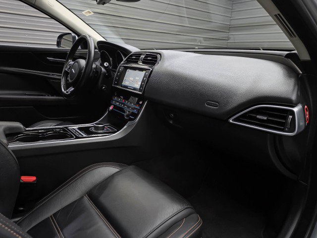 Used 2017 Jaguar XE Prestige RWD image 13