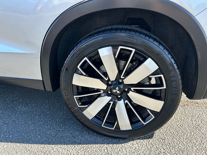 Used 2025 Mitsubishi Outlander SE FWD image 14