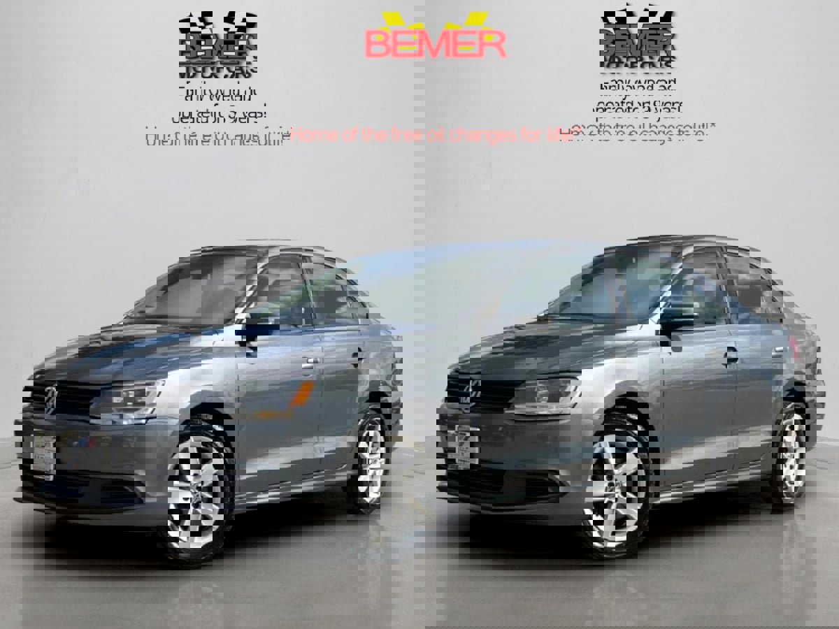 Used 2012 Volkswagen Jetta TDI image 1