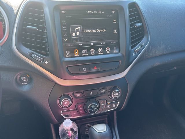 Used 2016 Jeep Cherokee Limited w/ Luxury Group FWD image 5