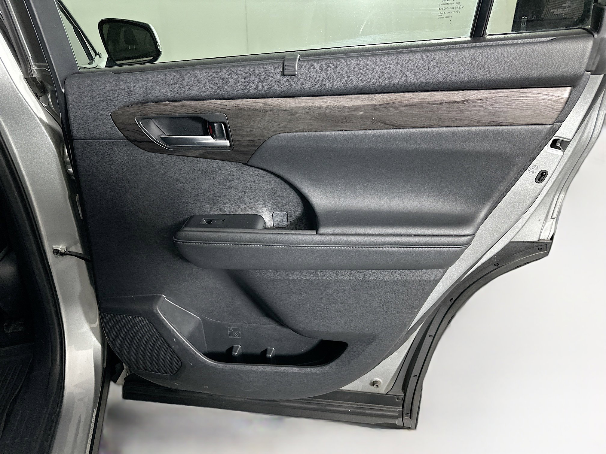 Used 2021 Toyota Highlander Limited image 32