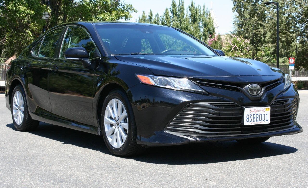 Used 2020 Toyota Camry LE w/ Convenience Package FWD image 1