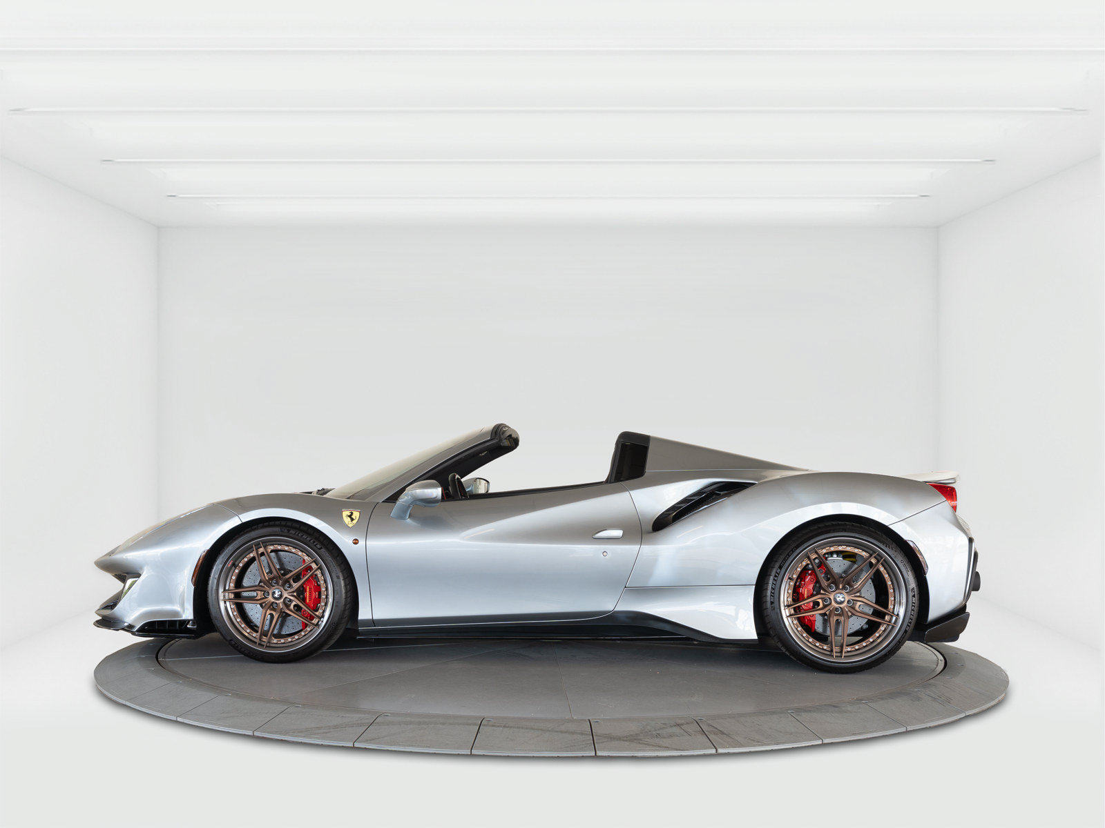 Used 2019 Ferrari 488 Pista Spider RWD image 2