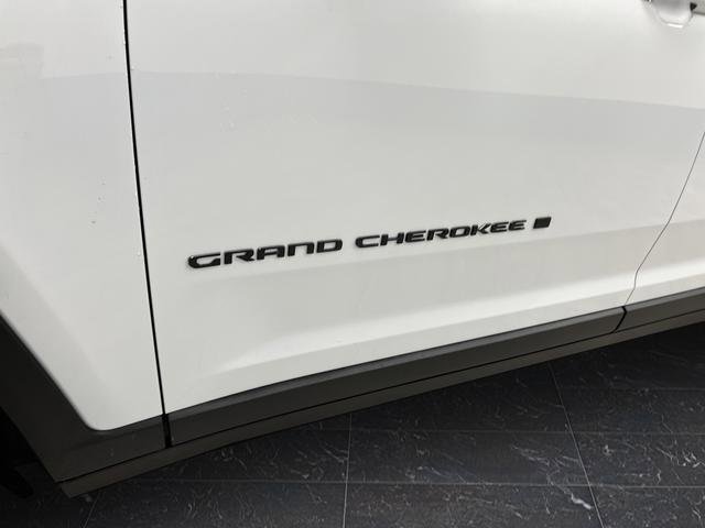 New 2025 Jeep Grand Cherokee L Limited w/ Luxury Tech Group II image 37