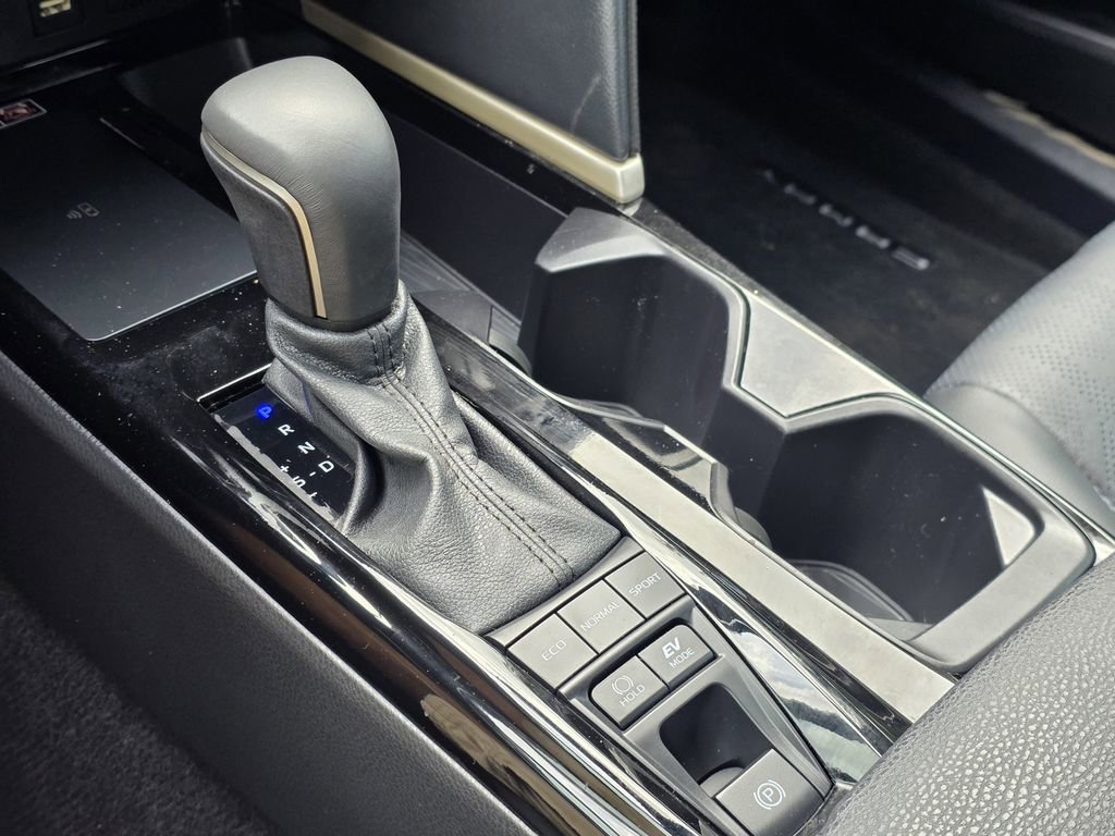 Used 2025 Toyota Camry XSE FWD image 18