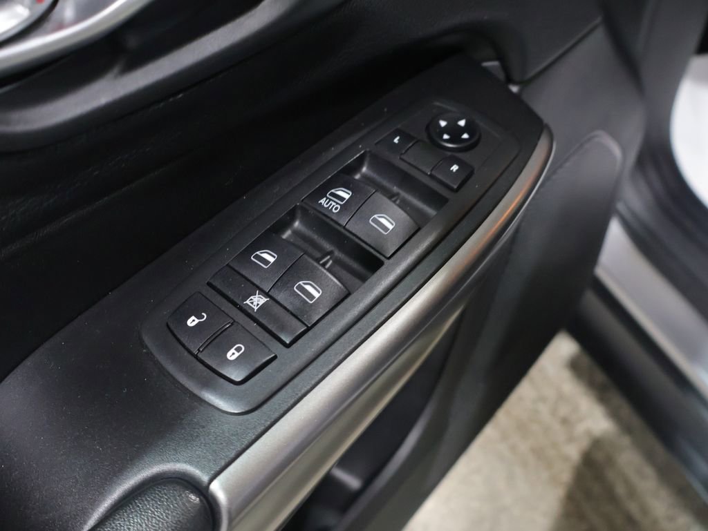 Used 2019 Jeep Cherokee Latitude w/ Popular Appearance Group image 14