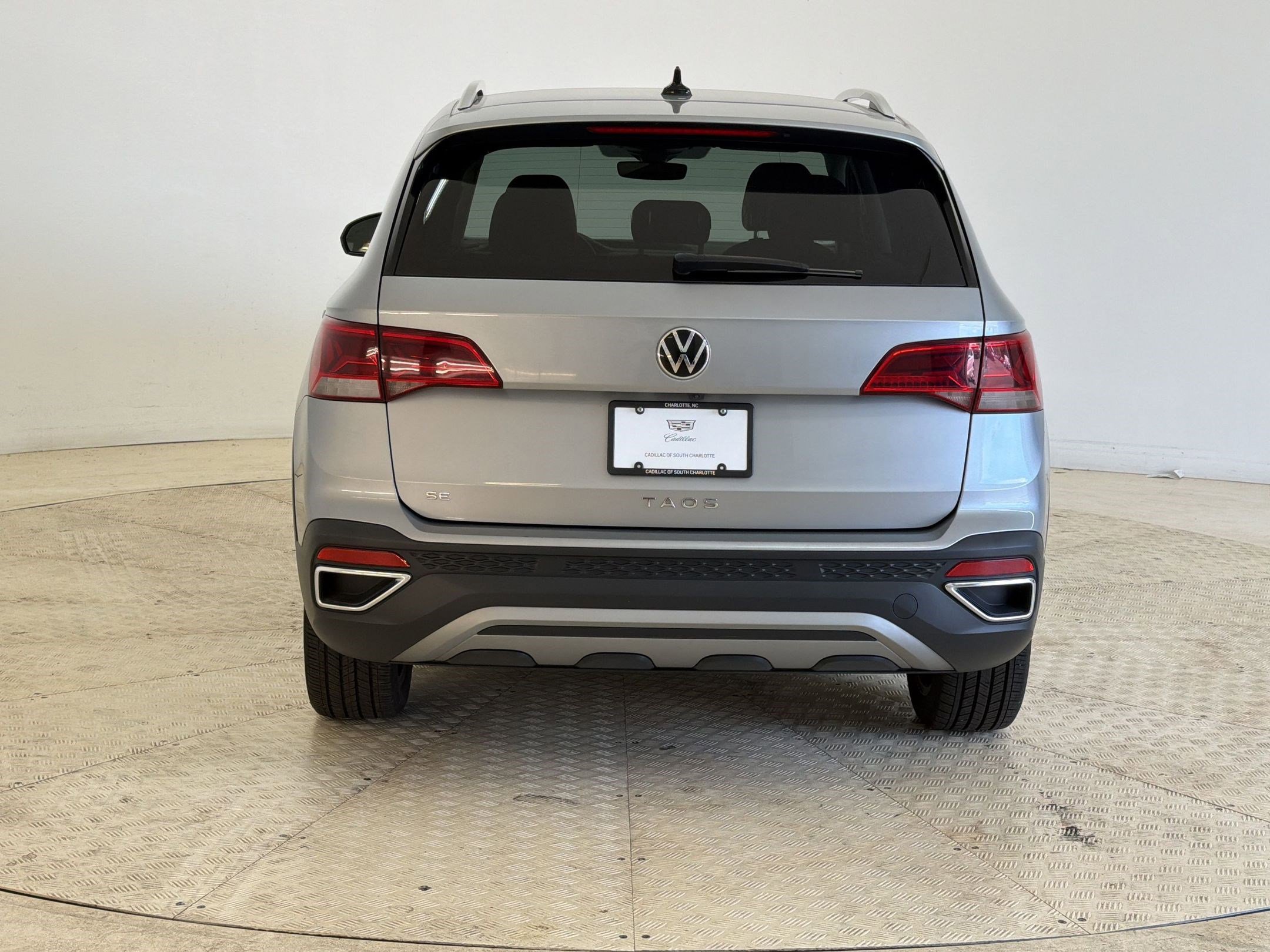 Used 2024 Volkswagen Taos SE FWD image 10