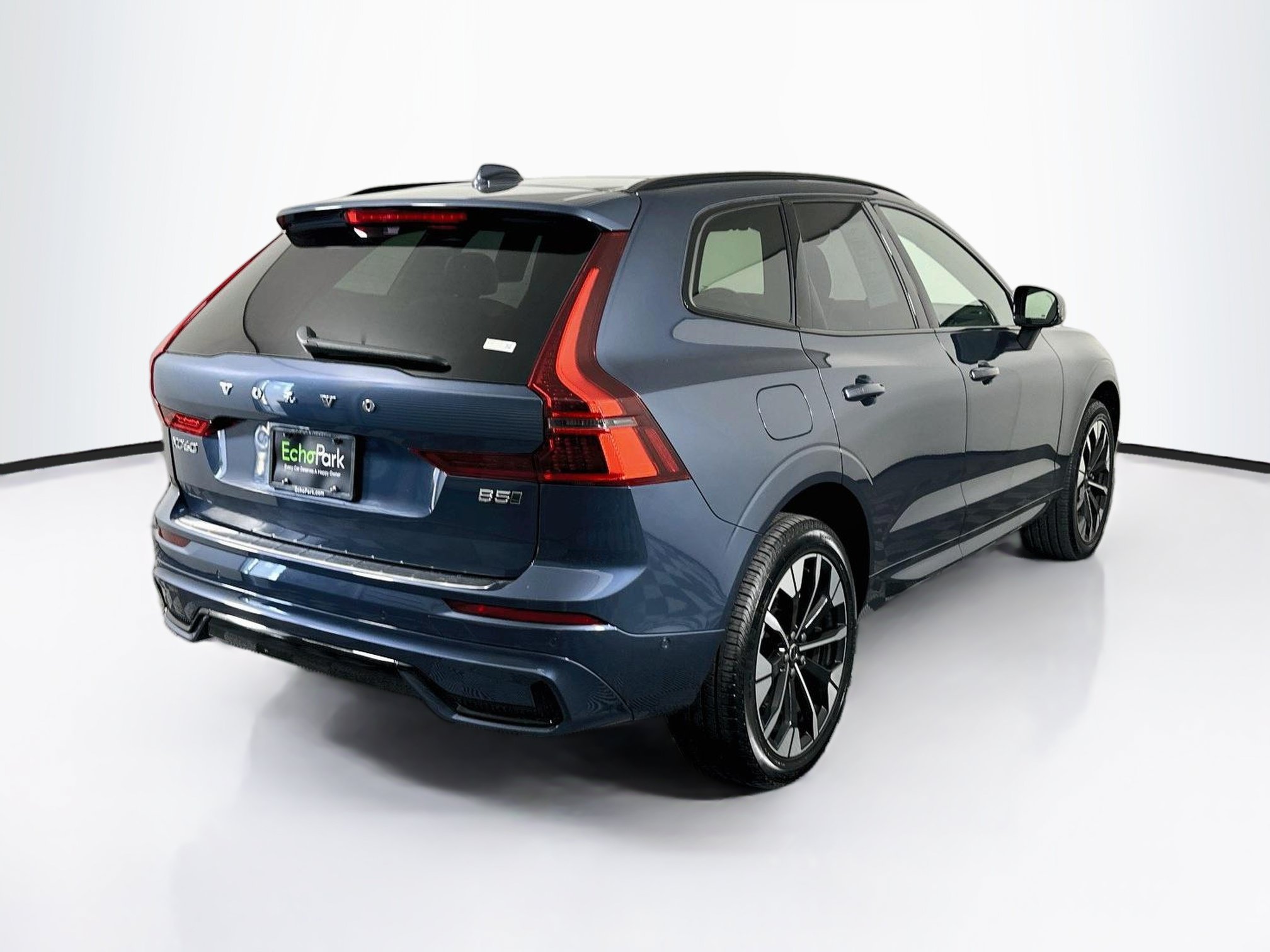 Used 2026 Volvo XC60 B5 Plus AWD/4WD image 9