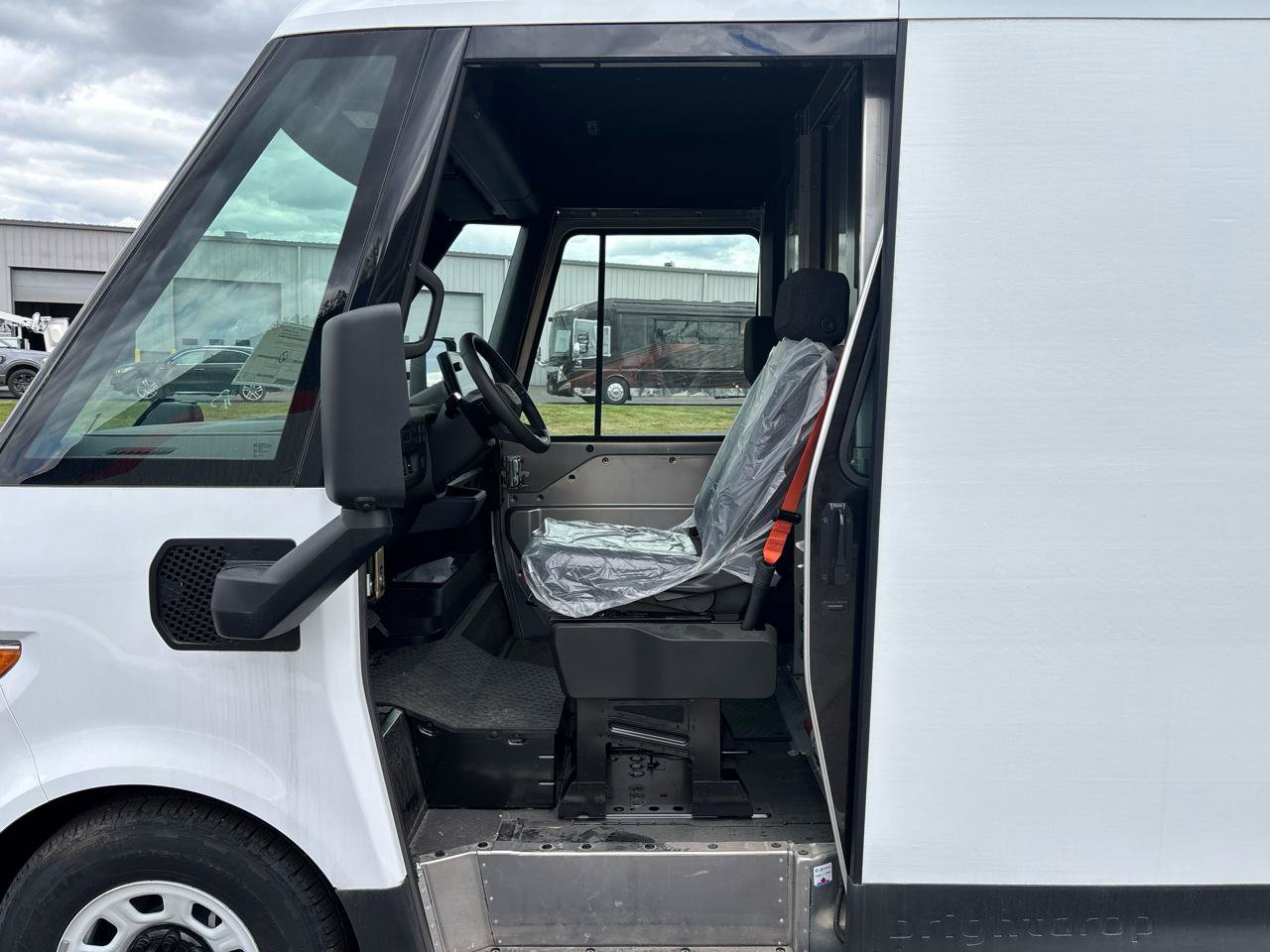 Used 2024 Chevrolet Brightdrop 400 w/ Commercial Equipment Package AWD/4WD image 9