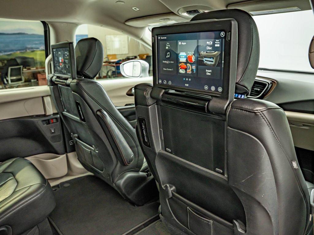 Used 2018 Chrysler Pacifica Touring-L Plus w/ Tire & Wheel Group FWD image 38