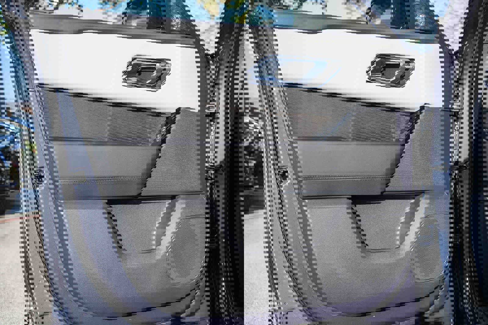 New 2026 Land Rover Range Rover Velar Dynamic SE image 19