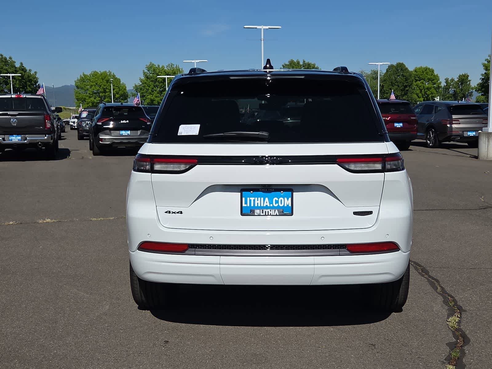 New 2026 Jeep Grand Cherokee Summit AWD/4WD image 13