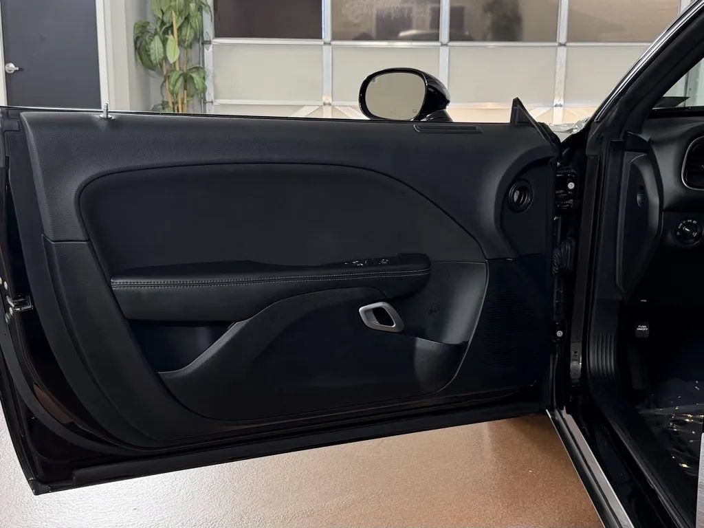Used 2016 Dodge Challenger R/T RWD image 15