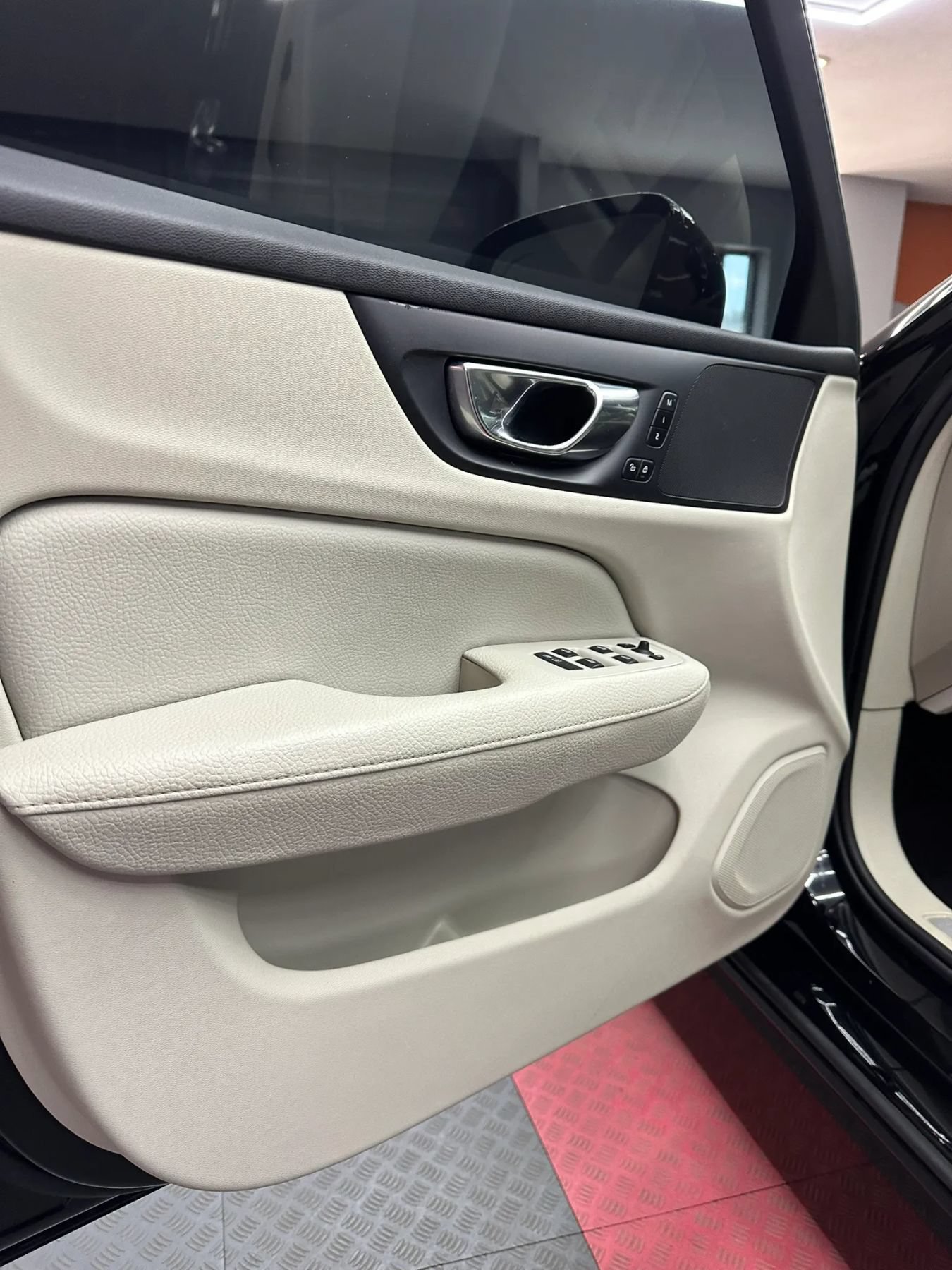 Used 2020 Volvo S60 T5 Momentum w/ Protection Package Premier FWD image 9