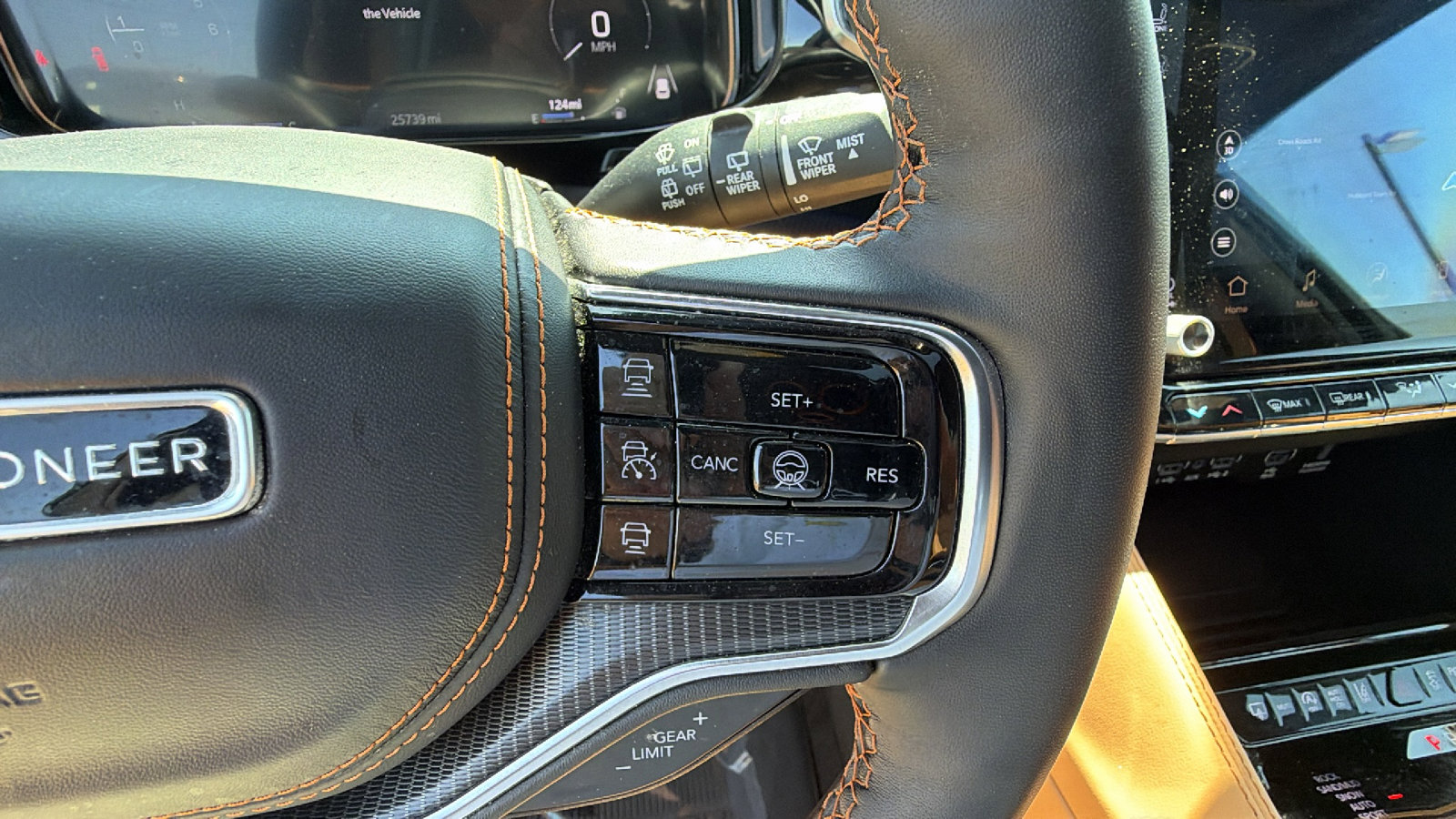 Used 2025 Jeep Grand Wagoneer Series III w/ Rear Seat Video Group 1 AWD/4WD image 32