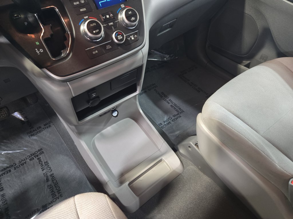 Used 2020 Toyota Sienna L FWD image 28