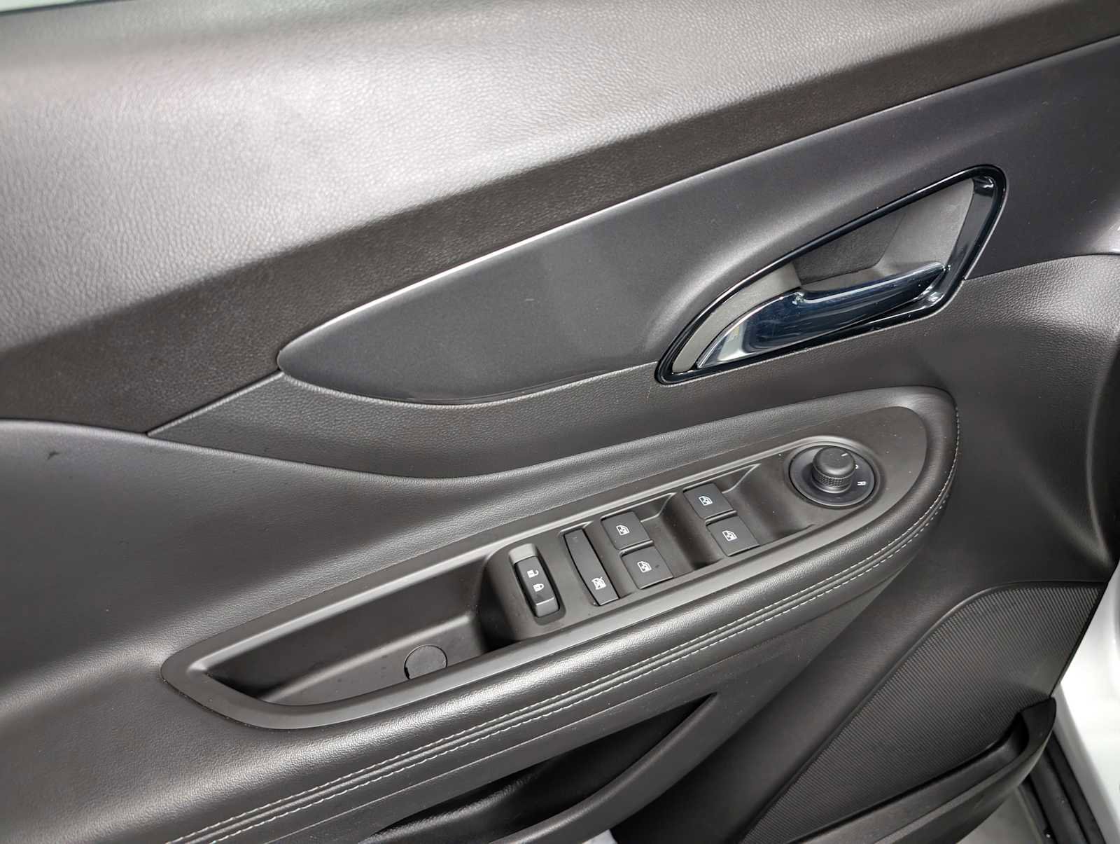 Used 2022 Buick Encore Preferred w/ Safety Package image 35