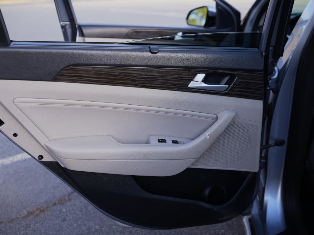 Used 2015 Hyundai Sonata Limited w/ Option Group 06 image 17