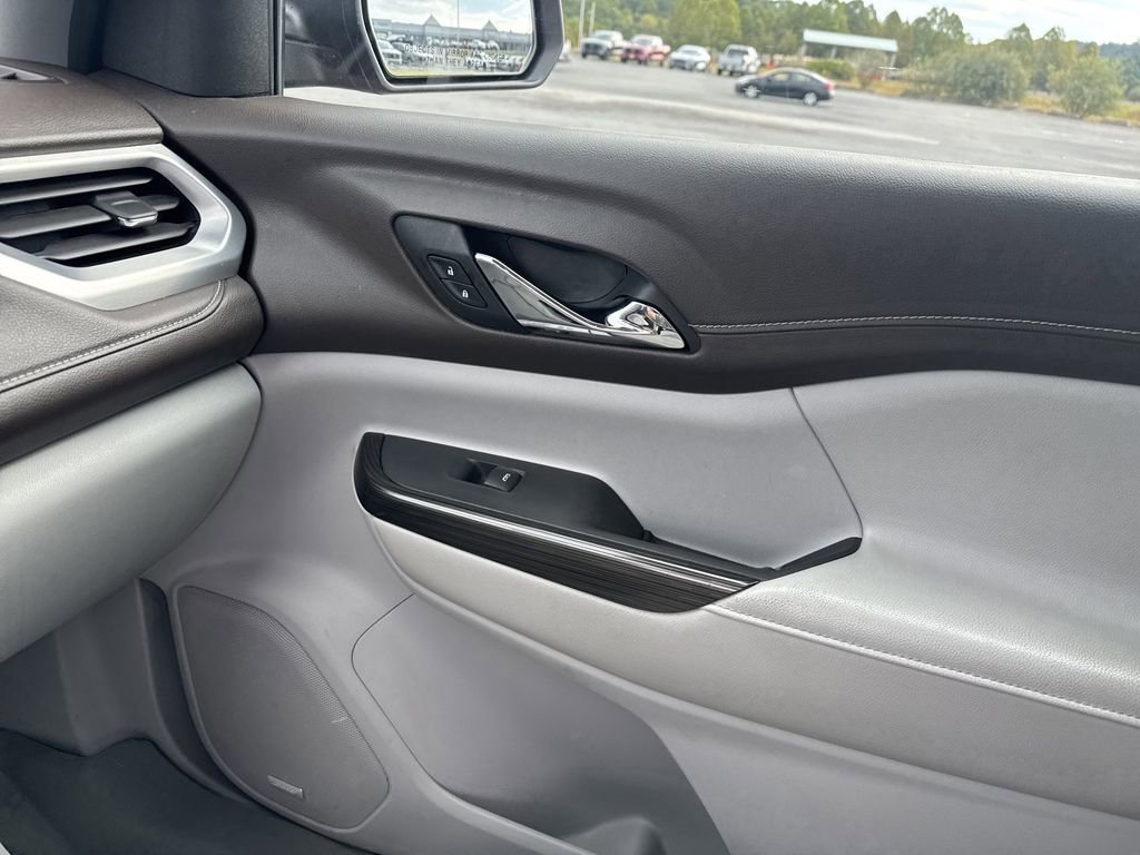 Used 2020 GMC Acadia SLT w/ LPO, Floor Liner Package image 28