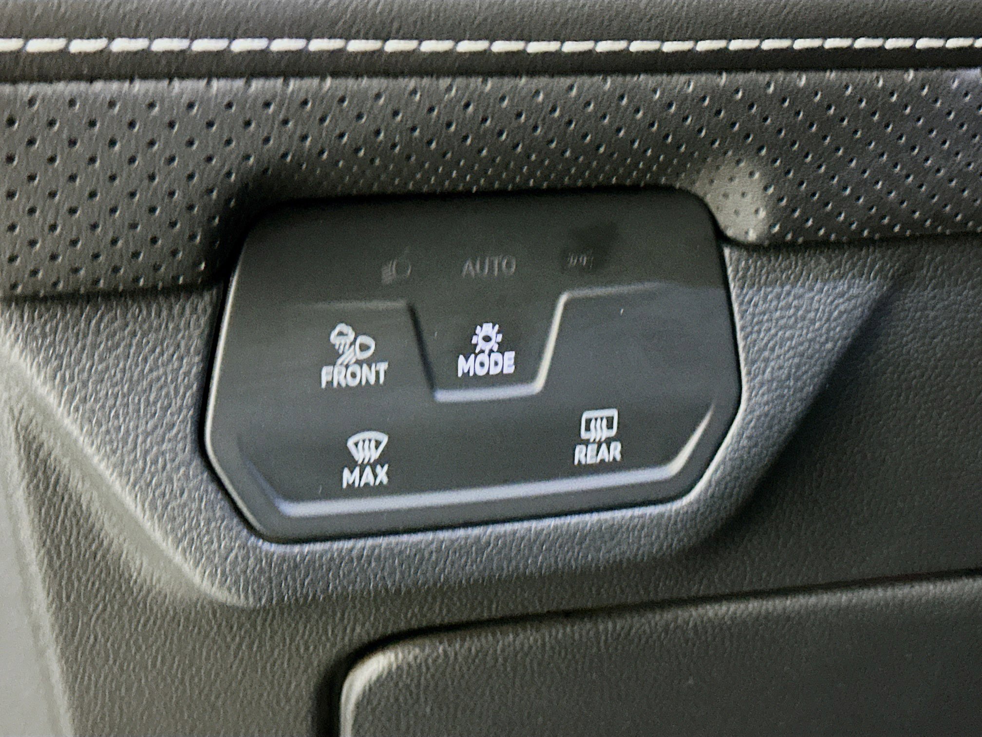 Used 2025 Volkswagen Atlas Cross Sport SE image 17