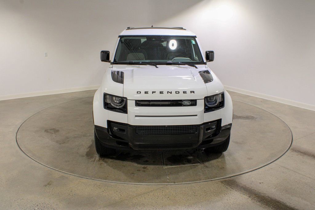Used 2024 Land Rover Defender 130 X-Dynamic SE image 8