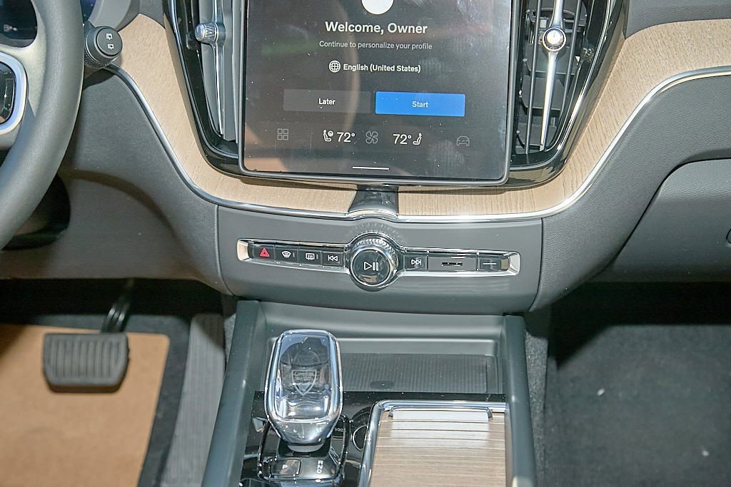 New 2026 Volvo XC60 B5 Plus w/ Protection Package Premier image 25