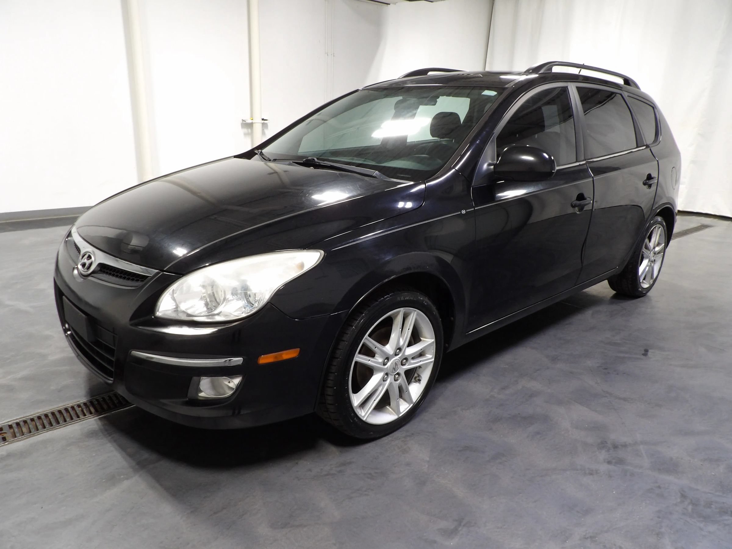 Used 2010 Hyundai Elantra SE FWD image 3
