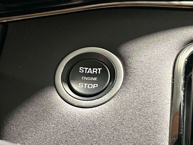 Used 2023 Land Rover Range Rover Evoque R-Dynamic SE image 32