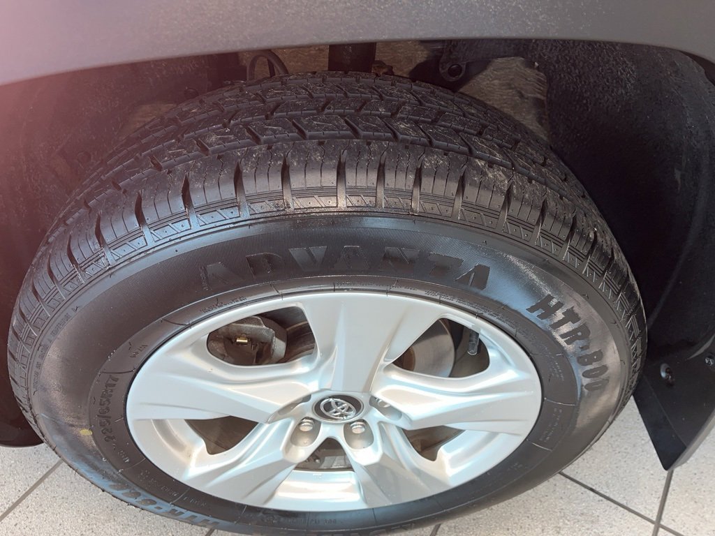 Used 2020 Toyota RAV4 XLE image 5