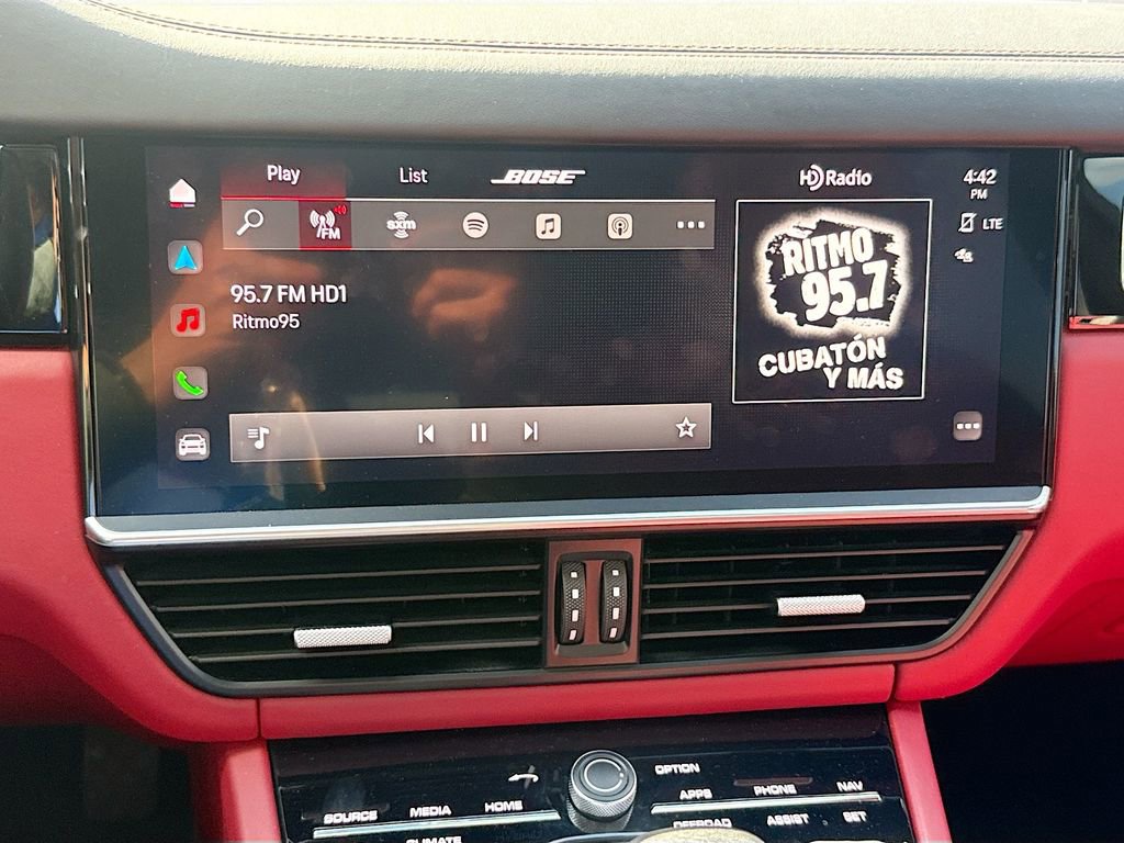 Used 2022 Porsche Cayenne image 16