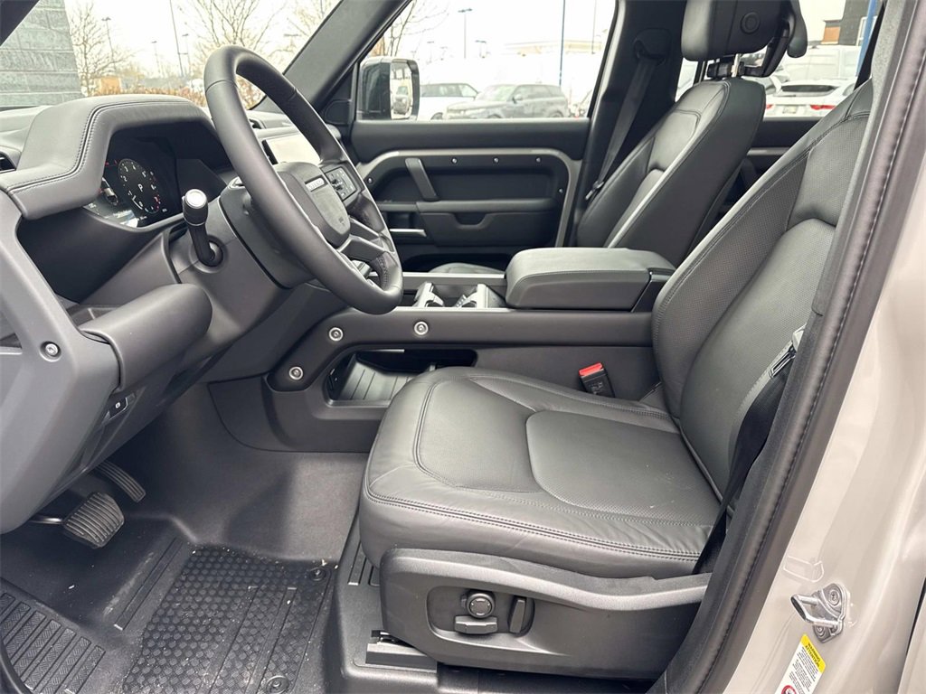 New 2026 Land Rover Defender 110 X-Dynamic SE image 19