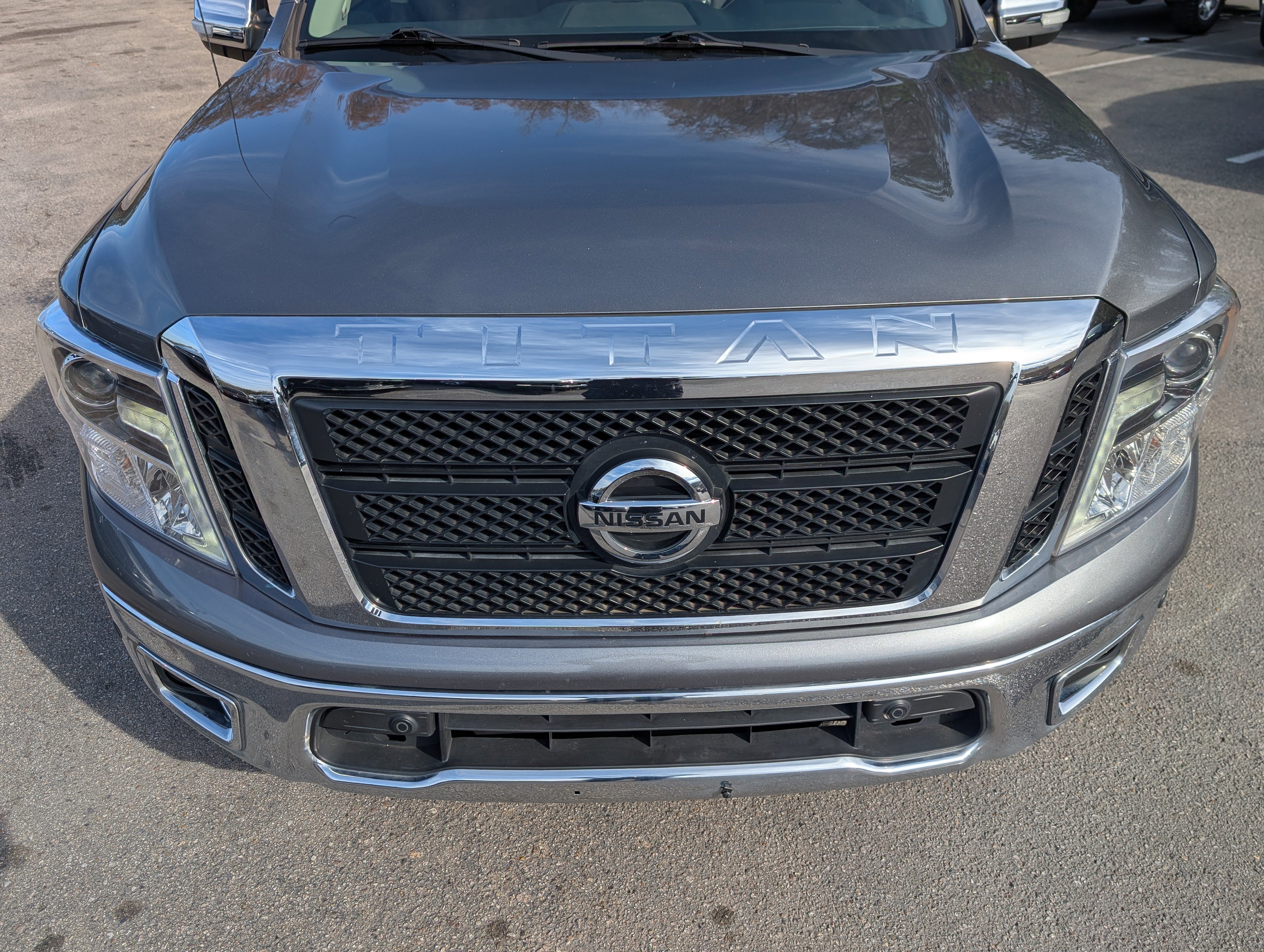 Used 2018 Nissan Titan SL image 12