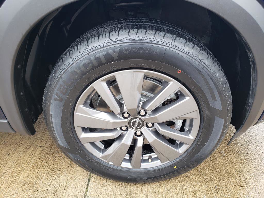 Certified 2025 Nissan Pathfinder SV image 47