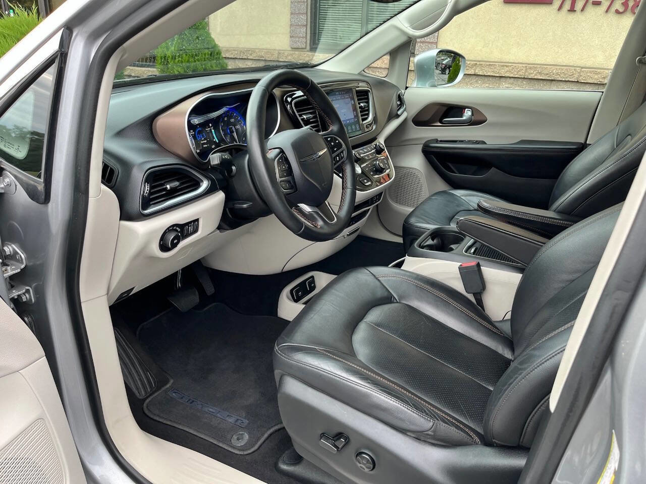 Used 2017 Chrysler Pacifica Touring-L Plus w/ Advanced Safetytec Group image 6