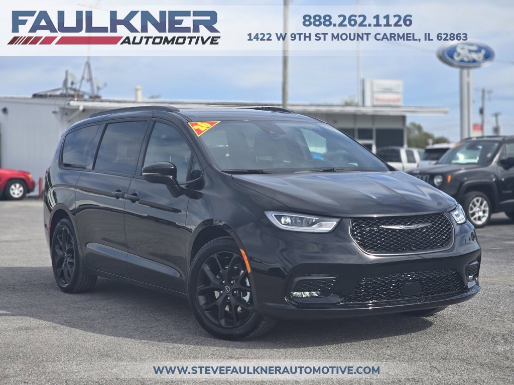 New 2026 Chrysler Pacifica Select image 1