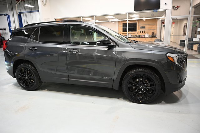 Used 2021 GMC Terrain SLT w/ Infotainment Package II image 4