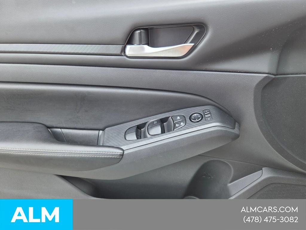 Used 2025 Nissan Altima 2.5 SV FWD image 24