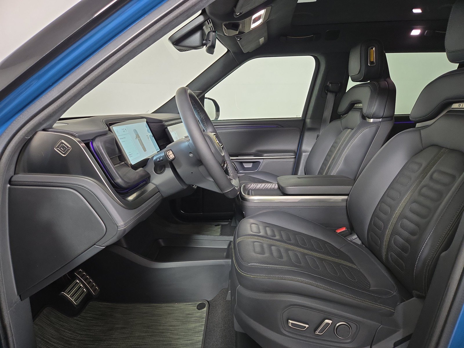 Used 2023 Rivian R1S Adventure AWD/4WD image 20