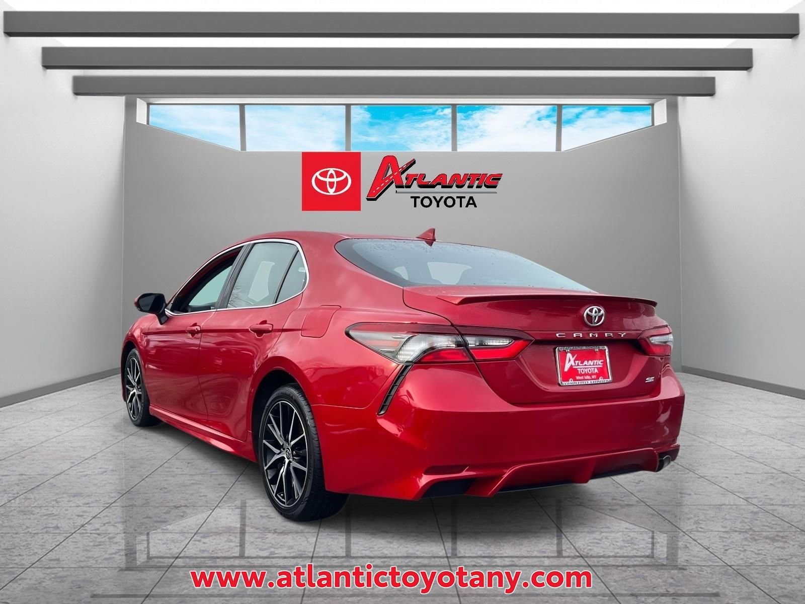 Used 2023 Toyota Camry SE image 4