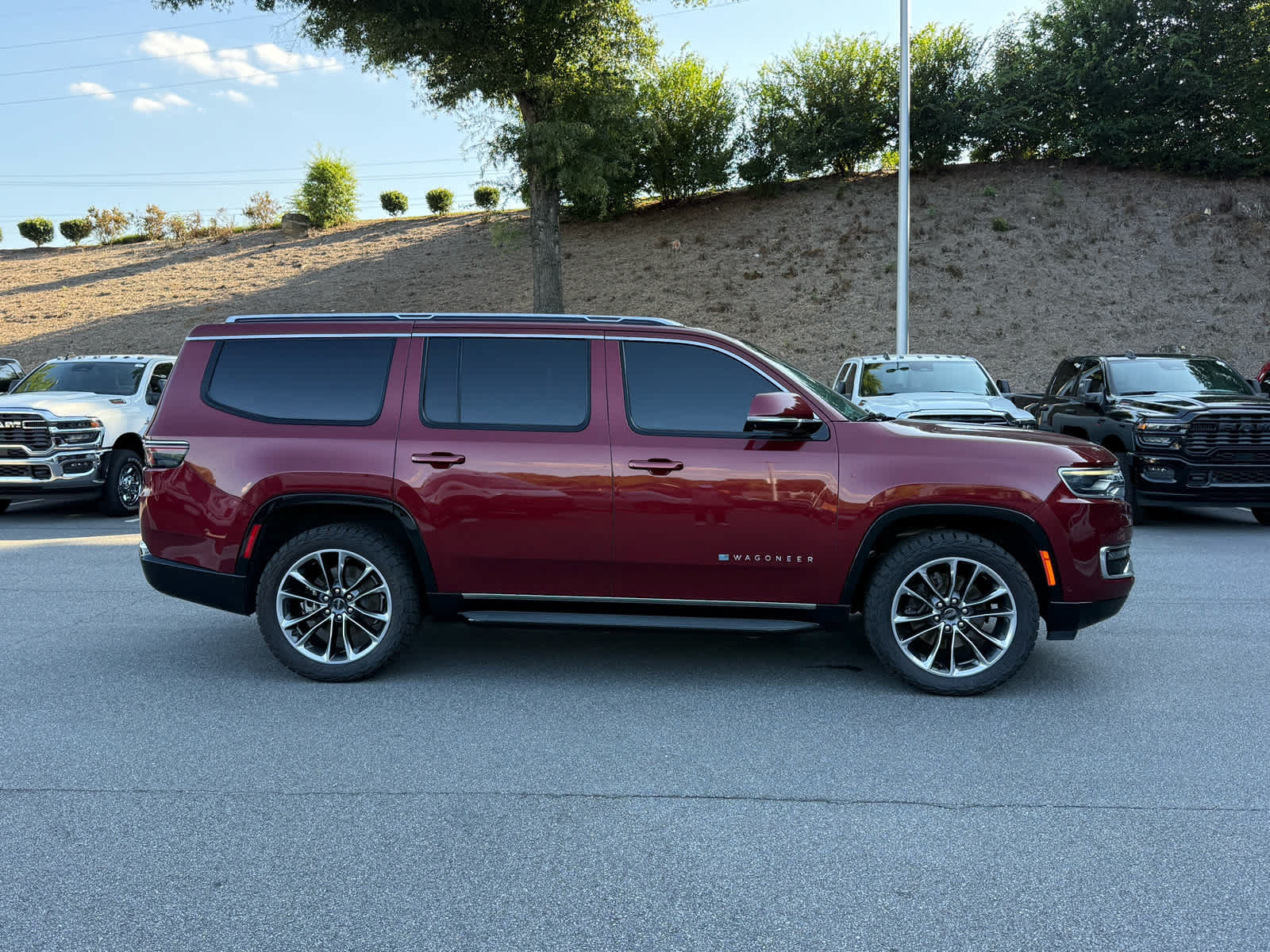 Used 2022 Jeep Wagoneer Series II w/ Premium Group I AWD/4WD image 6