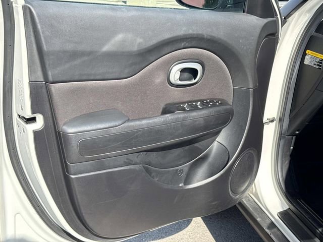 Used 2018 Kia Soul + image 10